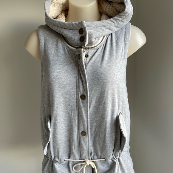 Roxy (QuickSilver) sherpa vest - size 12 - Picture 3 of 6